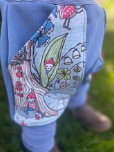 Lade das Bild in den Galerie-Viewer, BIO SOFT SWEAT HOSE Jeansblau Zwergenwelt Taschen Mitwachsend