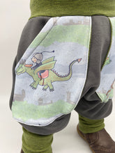 Lade das Bild in den Galerie-Viewer, SWEAT-HOSE GRAU DRACHENREITER