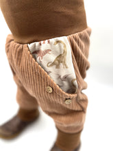 Lade das Bild in den Galerie-Viewer, Hose für Kinder und Babys Cord Haselnuss mit Dinosaurier Taschen