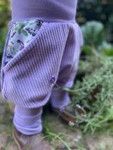 Lade das Bild in den Galerie-Viewer, CORDNICKY-H0SE CORD Lavendel Holunder Elfe