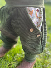 Lade das Bild in den Galerie-Viewer, CORDNICKY-H0SE Waldgrün Pilze Steinpilz