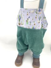 Lade das Bild in den Galerie-Viewer, Latzhose für Kinder und Babys Cord Mint mit Frühlingselfen