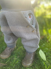 Lade das Bild in den Galerie-Viewer, WOLLWALK-HOSE Grau Pinguin Taschen Kniepatches