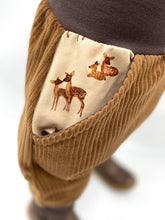 Lade das Bild in den Galerie-Viewer, CORDNICKY-HOSE Hellbraun/Braun Rehfamilie