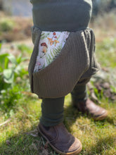 Lade das Bild in den Galerie-Viewer, MUSSELIN-HOSE Khaki Waldpilze