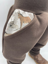 Lade das Bild in den Galerie-Viewer, SWEAT-HOSE BRAUN ESEL FAMILIE
