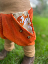 Lade das Bild in den Galerie-Viewer, CORDNICKY-H0SE Rost/Beige Fuchsmama Taschen Mitwachsend