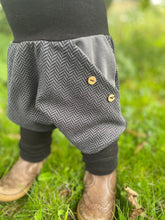 Lade das Bild in den Galerie-Viewer, Fischgräthose Bio Jacquard Sweat Hose Schwarz/Grau Uni Taschen Mitwachshose