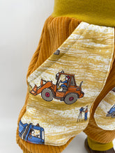 Lade das Bild in den Galerie-Viewer, CORDNICKY-HOSE SENFGELB BAUSTELLE BAGGER