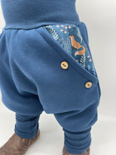 Lade das Bild in den Galerie-Viewer, SWEAT-HOSE BLAU FUCHS BLÄTTER