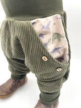 Lade das Bild in den Galerie-Viewer, Hose für Kinder und Babys Cord Khaki mit Dinosaurier Taschen