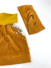 Lade das Bild in den Galerie-Viewer, Bio Breidcord Rock Senfgelb Hochlandrinder mit oder ohne Haarband