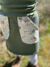 Lade das Bild in den Galerie-Viewer, Sweat Rock Khaki Hoftiere Ziegen Enten mit oder ohne Haarband