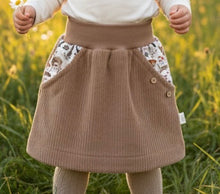 Lade das Bild in den Galerie-Viewer, Bio Breidcord Rock Haselnuss Waldtiere Fuchs Reh mit oder ohne Haarband