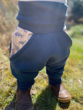 Lade das Bild in den Galerie-Viewer, SWEAT-HOSE BLAU Dinosaurier Mitwachsend