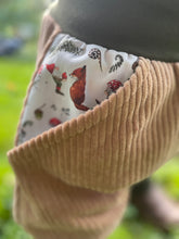 Lade das Bild in den Galerie-Viewer, CORDNICKY-H0SE Haselnuss/Khaki Zwerg Pilz Fuchs