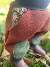 Lade das Bild in den Galerie-Viewer, WOLLWALK-HOSE Rost/Khaki Fuchs Igel Eule Taschen Kniepatches