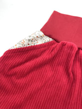 Lade das Bild in den Galerie-Viewer, Bio Breidcord Rock Rot Blümchen mit oder ohne Haarband