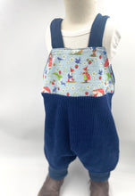 Lade das Bild in den Galerie-Viewer, Latzhose für Kinder und Babys Cord Marine Blau mit Pippa und Pelle
