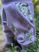 Lade das Bild in den Galerie-Viewer, CORDNICKY-H0SE CORD Lavendel Holunder Elfe