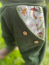 Lade das Bild in den Galerie-Viewer, CORDNICKY-H0SE Waldgrün Pilze Steinpilz