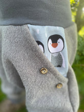 Lade das Bild in den Galerie-Viewer, WOLLWALK-HOSE Grau Pinguin Taschen Kniepatches