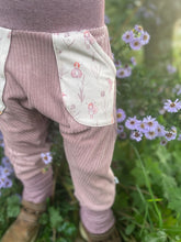 Lade das Bild in den Galerie-Viewer, CORDNICKY-HOSE ALTROSA KÄFERLINGE