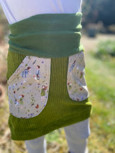 Lade das Bild in den Galerie-Viewer, Bio Breidcord Rock Hellgrün glückliche Hühner mit oder ohne Haarband