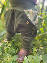 Lade das Bild in den Galerie-Viewer, CORDNICKY-H0SE CORD Khaki Gemüse Gurke Mais