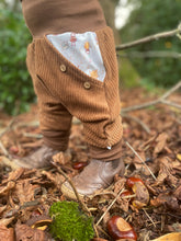 Lade das Bild in den Galerie-Viewer, CORDNICKY-HOSE HELLBRAUN HERBSTWICHTEL