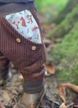 Lade das Bild in den Galerie-Viewer, CORDNICKY-H0SE CORD Braun Zwerg mit Fuchs und Maus