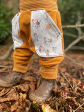 Lade das Bild in den Galerie-Viewer, CORDNICKY-HOSE SENFGELB HERBSTWICHTEL