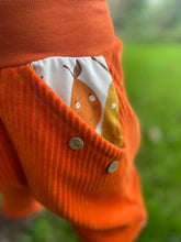Lade das Bild in den Galerie-Viewer, CORDNICKY-H0SE Rost Birnenkompott Taschen Mitwachsend