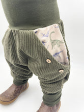 Lade das Bild in den Galerie-Viewer, Hose für Kinder und Babys Cord Khaki mit Dinosaurier Taschen