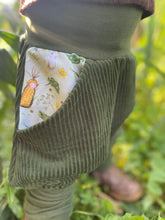 Lade das Bild in den Galerie-Viewer, CORDNICKY-H0SE CORD Khaki Gemüse Gurke Mais