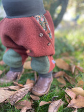 Lade das Bild in den Galerie-Viewer, WOLLWALK-HOSE Rost/Khaki Fuchs Igel Eule Taschen Kniepatches