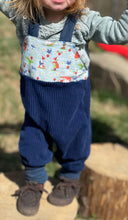 Lade das Bild in den Galerie-Viewer, Latzhose für Kinder und Babys Cord Marine Blau mit Pippa und Pelle