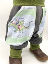 Lade das Bild in den Galerie-Viewer, SWEAT-HOSE GRAU DRACHENREITER