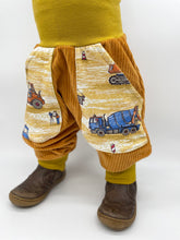 Lade das Bild in den Galerie-Viewer, CORDNICKY-HOSE SENFGELB BAUSTELLE BAGGER