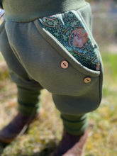 Lade das Bild in den Galerie-Viewer, SWEAT-HOSE Khaki Siebenschläfer Mitwachsend
