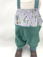 Lade das Bild in den Galerie-Viewer, Latzhose für Kinder und Babys Cord Mint mit Frühlingselfen