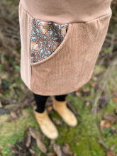 Lade das Bild in den Galerie-Viewer, Bio Cord Rock Damen Haselnuss Siebenschläfer Taschen mit oder ohne Haarband