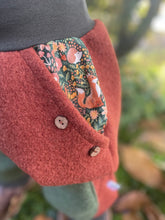 Lade das Bild in den Galerie-Viewer, WOLLWALK-HOSE Rost/Khaki Fuchs Igel Eule Taschen Kniepatches