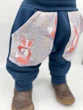 Lade das Bild in den Galerie-Viewer, SWEAT-HOSE BLAU FUCHS UND WICHTEL