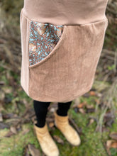 Lade das Bild in den Galerie-Viewer, Bio Cord Rock Damen Haselnuss Siebenschläfer Taschen mit oder ohne Haarband