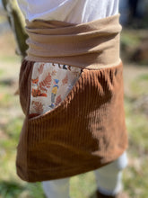 Lade das Bild in den Galerie-Viewer, Bio Breidcord Rock Hellbraun/Beige Fuchsliebe mit oder ohne Haarband