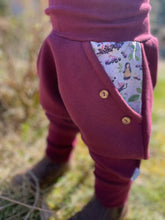 Lade das Bild in den Galerie-Viewer, SWEAT-HOSE Beere Holunder Elfen Mitwachsend