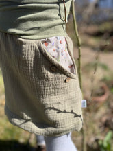 Lade das Bild in den Galerie-Viewer, Musselin Rock Salbei glückliche Hühner mit oder ohne Haarband