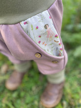 Lade das Bild in den Galerie-Viewer, BIO SOFT SWEAT HOSE Altrosa/gestreift Wiesenelfen Taschen Mitwachsend