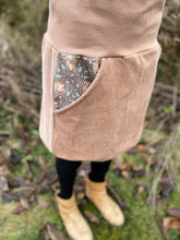 Lade das Bild in den Galerie-Viewer, Bio Cord Rock Damen Haselnuss Siebenschläfer Taschen mit oder ohne Haarband